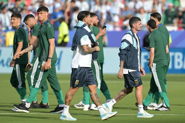 Argentina's midfielder #05 Leandro Paredes and midfielder #07 Rodrigo De Paul walk through the pitch ahead of the 2026 World Cup Group J football match between Argentina and Algeria at the Kansas City Stadium in Kansas City on June 16, 2026.  (Photo by JUAN MABROMATA / AFP)