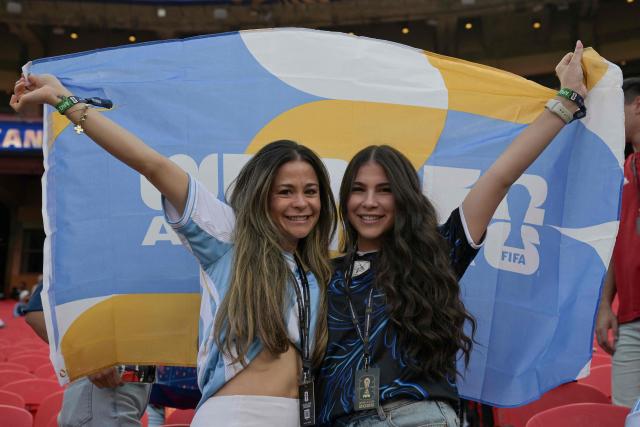 Argentina's fans pose for a picture ahead of the 2026 World Cup Group J football match between Argentina and Algeria at the Kansas City Stadium in Kansas City on June 16, 2026.  (Photo by JUAN MABROMATA / AFP)