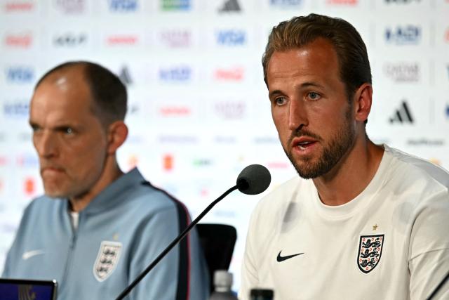 England's forward #09 Harry Kane (R) gives an MD-1 press conference next to German head coach Thomas Tuchel (L) at the Dallas Stadium in Arlington on June 16, 2026, on the eve of the 2026 World Cup Group L football match between England and Croatia. (Photo by Paul ELLIS / AFP)