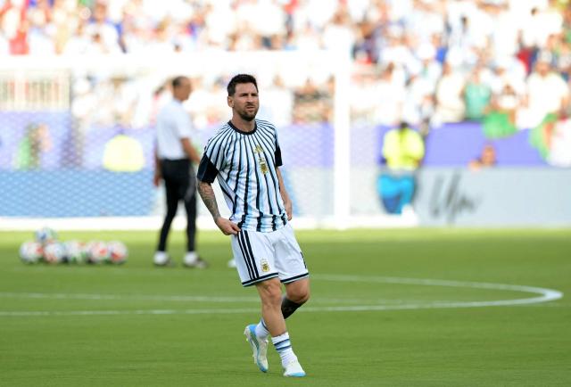 Argentina's forward #10 Lionel Messi looks on during the warm-up ahead of the 2026 World Cup Group J football match between Argentina and Algeria at the Kansas City Stadium in Kansas City on June 16, 2026.  (Photo by JUAN MABROMATA / AFP)