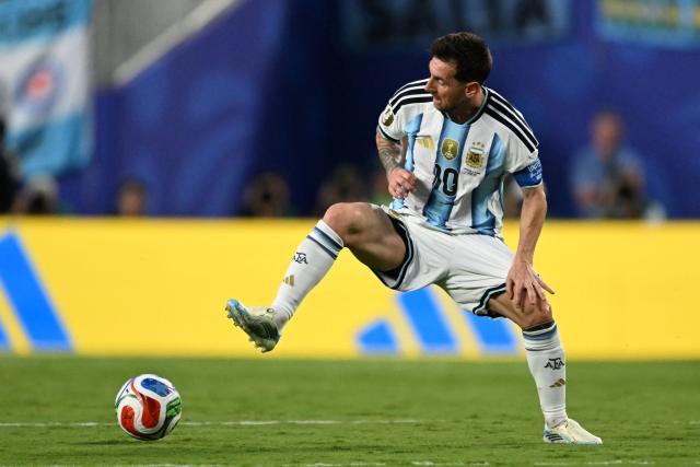 Argentina's forward #10 Lionel Messi controls the ball during the 2026 World Cup Group J football match between Argentina and Algeria at the Kansas City Stadium in Kansas City on June 16, 2026.  (Photo by ROBERTO SCHMIDT / AFP)