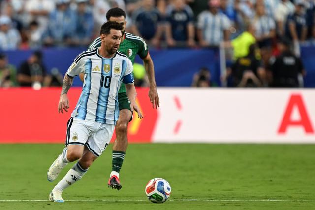 Argentina's forward #10 Lionel Messi controls ball during the 2026 World Cup Group J football match between Argentina and Algeria at the Kansas City Stadium in Kansas City on June 16, 2026.  (Photo by Roberto SCHMIDT / AFP)