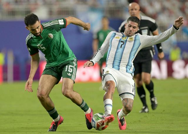 Algeria's defender #15 Rayan Ait-Nouri and Argentina's midfielder #07 Rodrigo De Paul fight for the ball during the 2026 World Cup Group J football match between Argentina and Algeria at the Kansas City Stadium in Kansas City on June 16, 2026.  (Photo by JUAN MABROMATA / AFP)