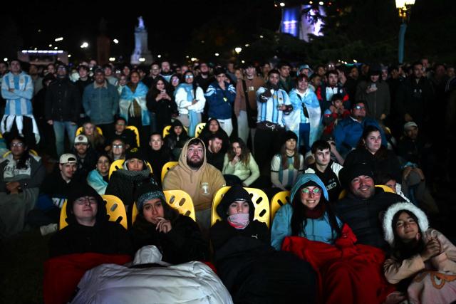 Argentina fans watch the 2026 FIFA World Cup Group J football match between Argentina and Algeria on a giant screen in Buenos Aires on June 16, 2026. (Photo by Luis ROBAYO / AFP)