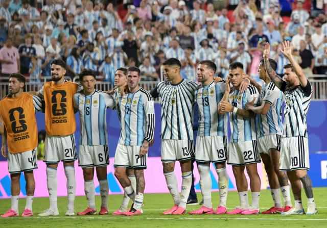 Argentina's players celebrate after winning the 2026 World Cup Group J football match between Argentina and Algeria at the Kansas City Stadium in Kansas City on June 16, 2026.  (Photo by JUAN MABROMATA / AFP)