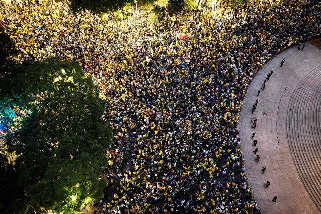 This view shows Colombia’s fans supporting their team at the Angel of Independence monument in Mexico City on June 16, 2026, on the eve of the 2026 World Cup Group K football match between Uzbekistan and Colombia. (Photo by Carl DE SOUZA / AFP)