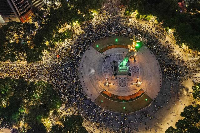 This view shows Colombia’s fans supporting their team at the Angel of Independence monument in Mexico City on June 16, 2026, on the eve of the 2026 World Cup Group K football match between Uzbekistan and Colombia. (Photo by Carl DE SOUZA / AFP)