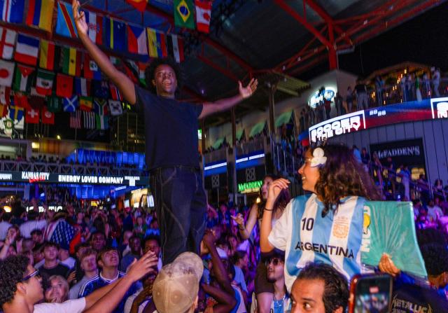 Argentina's fans celebrate their team victory at the end of the 2026 World Cup football tournament match between Argentina and Algeria at the Power & Light District in Kansas City, Missouri, on June 16, 2026. (Photo by Austin Johnson / AFP)