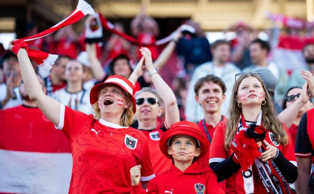 Austria's fans cheer before the start of the 2026 World Cup football tournament match between Austria and Jordan at the San Francisco Bay Area Stadium in Santa Clara, California, on June 16, 2026. (Photo by GEORG HOCHMUTH / APA / AFP) / Austria OUT