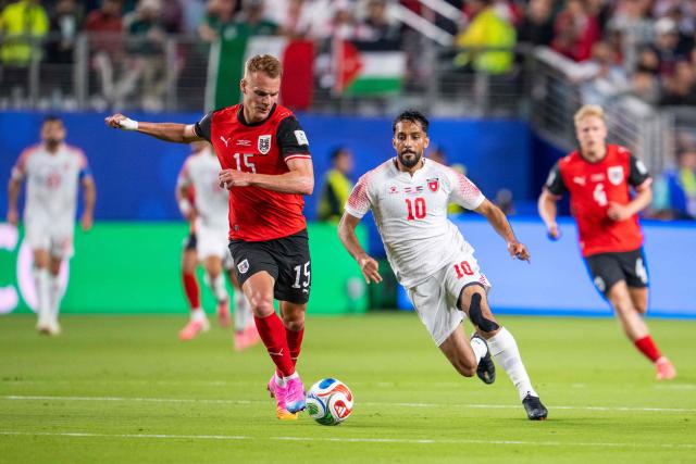 Austria's defender #15 Philipp Lienhart and Jordan's forward #10 Mousa Altamari fight for the ball during the 2026 World Cup Group J football match between Austria and Jordan at the San Francisco Bay Area Stadium in Santa Clara, on June 16, 2026.  (Photo by GEORG HOCHMUTH / APA / AFP) / Austria OUT / SOUTH TYROL OUT