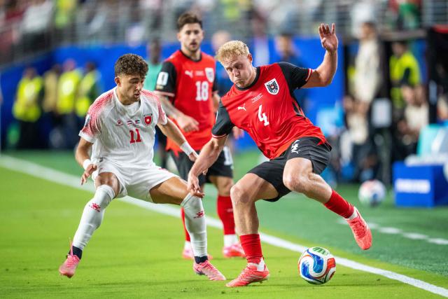 Austria's midfielder #04 Xaver Schlager and Jordan's forward #11 Odeh Fakhoury fight for the ball during the 2026 World Cup Group J football match between Austria and Jordan at the San Francisco Bay Area Stadium in Santa Clara, on June 16, 2026.  (Photo by GEORG HOCHMUTH / APA / AFP) / Austria OUT / SOUTH TYROL OUT
