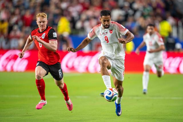 Jordan's forward #09 Ali Olwan controls the ball followed by Austria's midfielder #06 Nicolas Seiwald during the 2026 World Cup Group J football match between Austria and Jordan at the San Francisco Bay Area Stadium in Santa Clara, on June 16, 2026.  (Photo by GEORG HOCHMUTH / APA / AFP) / Austria OUT / SOUTH TYROL OUT