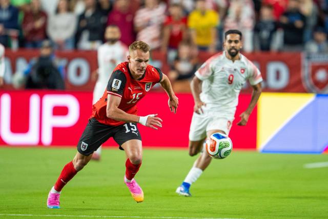 Austria's defender #15 Philipp Lienhart controls the ball followed by Jordan's forward #09 Ali Olwan during the 2026 World Cup Group J football match between Austria and Jordan at the San Francisco Bay Area Stadium in Santa Clara, on June 16, 2026.  (Photo by GEORG HOCHMUTH / APA / AFP) / Austria OUT / SOUTH TYROL OUT