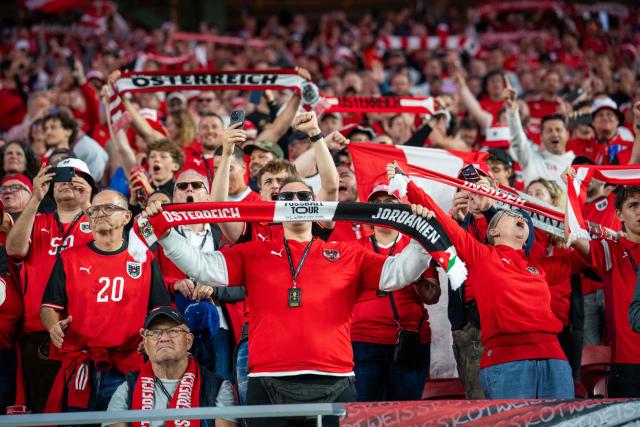 Austria's fans cheer for their team during the 2026 World Cup Group J football match between Austria and Jordan at the San Francisco Bay Area Stadium in Santa Clara, on June 16, 2026. (Photo by GEORG HOCHMUTH / APA / AFP) / Austria OUT / SOUTH TYROL OUT