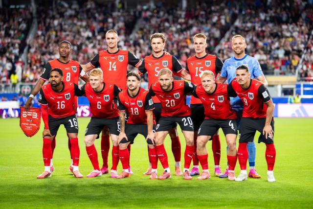 Austria's national team poses for photos before the start of the 2026 World Cup Group J football match between Austria and Jordan at the San Francisco Bay Area Stadium in Santa Clara, on June 16, 2026. (Photo by GEORG HOCHMUTH / APA / AFP) / Austria OUT / SOUTH TYROL OUT