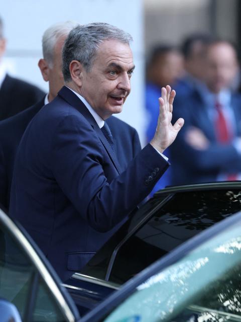 Spain's former Prime Minister Jose Luis Rodriguez Zapatero waves as he arrives to be questioned by a judge as part of an investigation for alleged influence peddling, at Madrid's Court on June 17, 2026. The case centres on the 53-million-euro state bailout of small airline Plus Ultra in 2021 and whether Zapatero used his influence to secure the money in exchange for commissions. (Photo by Thomas COEX / AFP)