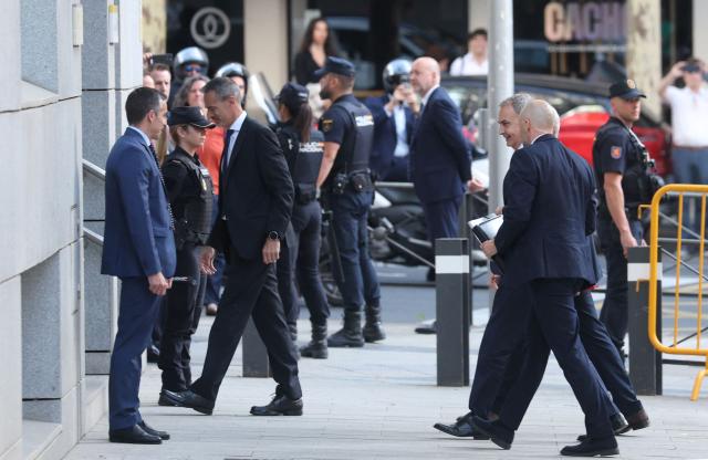 Spain's former Prime Minister Jose Luis Rodriguez Zapatero (2R) arrives to be questioned by a judge as part of an investigation for alleged influence peddling, at Madrid's Court on June 17, 2026. The case centres on the 53-million-euro state bailout of small airline Plus Ultra in 2021 and whether Zapatero used his influence to secure the money in exchange for commissions. (Photo by Pierre-Philippe MARCOU / AFP)