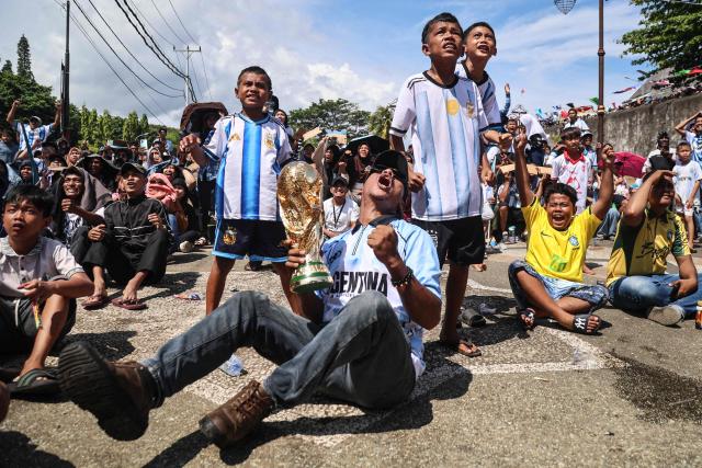 Football fans react as they watch the FIFA World Cup 2026 Group J match between Argentina and Algeria on a giant screen at Fort Oranje in Ternate, North Maluku, on June 16, 2026. (Photo by AZZAM RIZQULLAH / AFP)