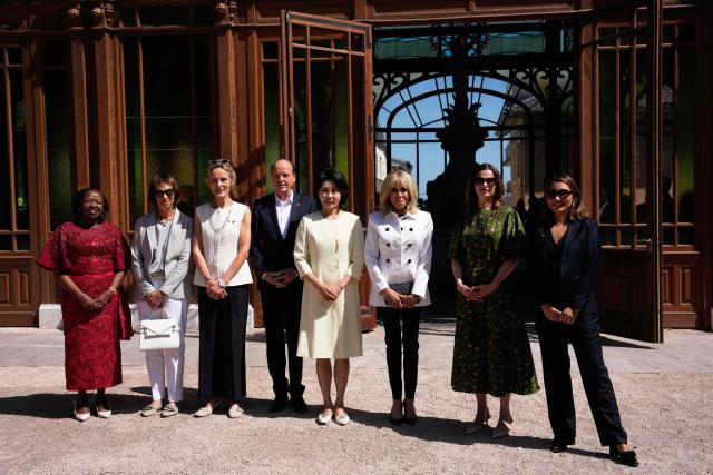 (From L) Kenya's First Lady Rachel Ruto, German Chancellor's wife Charlotte Merz, British economist and Canadian Prime Minister's wife Diana Carney, South Korea's First Lady Kim Hye-kyung, French President's wife Brigitte Macron, British Prime Minister's wife Victoria Starmer and Brazil's First Lady Janja Lula da Silva pose for a photo during the spouses program on the sideline of the G7 summit in Evian, eastern France, on June 17, 2026.  (Photo by Christophe Ena / POOL / AFP)