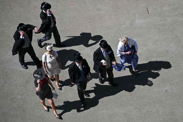 Racegoers arrive on the second day of the Royal Ascot horse racing meeting in Ascot, west of London, on June 17, 2026. (Photo by JUSTIN TALLIS / AFP)