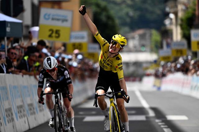 Dutch rider Femke De Vries of team Visma-Lease a Bike celebrates as she crosses the finish line of the first stage of the Women's Tour of Switzerland (Tour de Suisse) cycling race, in Sondrio, Italy, on June 17, 2026. Femke De Vries of team Visma-Lease a Bike won the stage ahead of British Ailish Lauren Dickson (L) and French Cedrine Kerboal. (Photo by Marco BERTORELLO / AFP)