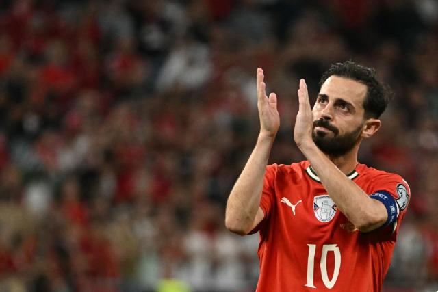 (FILES) Portugal's midfielder #10 Bernardo Silva celebrates the victory after the end of the 2026 World Cup qualifiers Europe zone group F football match between Hungary and Portugal on September 9, 2025 in Budapest, Hungary. Real Madrid announced on June 17, 2026 the signing of Portuguese international Bernardo Silva for the next two seasons. (Photo by Attila KISBENEDEK / AFP)