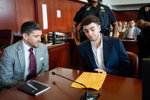Luigi Mangione (R), accused of the murder of United Healthcare CEO Brian Thompson, appears for a pre-trial hearing at Manhattan Criminal Court in New York, on June 17, 2026. (Photo by Angelina Katsanis / POOL / AFP)