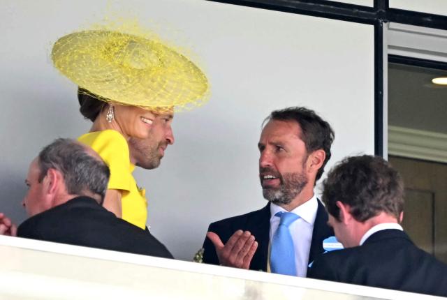 Britain's Prince William, Prince of Wales and Britain's Catherine, Princess of Wales talk with former England football manager Gareth Southgate on the second day of the Royal Ascot horse racing meeting in Ascot, west of London, on June 17, 2026. (Photo by JUSTIN TALLIS / AFP)