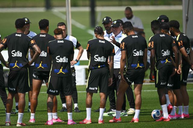 Brazil's Italian head coach Carlo Ancelotti (C,R) addresses his players during a training session ahead of Brazil's 2026 World Cup football tournament Group C football match against Haiti in Morris Township on June 17, 2026.  (Photo by MAURO PIMENTEL / AFP)