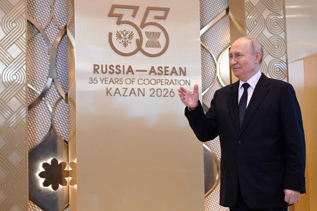 Russia's President Vladimir Putin hosts a ceremony to welcome Southeast Asian leaders and heads of delegations participating in the Russia-ASEAN summit, which commemorates 35 years of collaboration between Russia and the ASEAN countries, in the central Russian city of Kazan, around 700 kilometres (435 miles) east of the capital Moscow, on June 17, 2026. (Photo by Alexander NEMENOV / AFP)