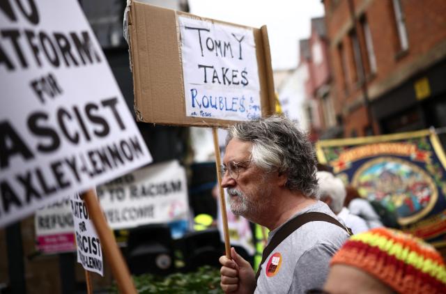 Demonstrators take part in a protest against a speech by British far-right activist Tommy Robinson, real name Stephen Yaxley-Lennon, to The Oxford Union, in Oxford, western England, on June 17, 2026. (Photo by Henry NICHOLLS / AFP)