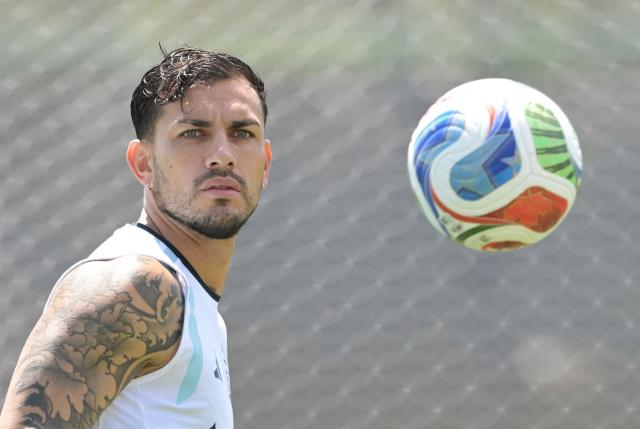 Argentina's midfielder #05 Leandro Paredes plays with a ball during training session at Sporting KC Training Centre in Kansas City on June 17, 2026. (Photo by JUAN MABROMATA / AFP)