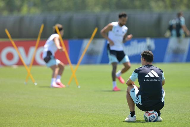Argentina's head coach Lionel Scaloni sits on a ball during training session at Sporting KC Training Centre in Kansas City on June 17, 2026. (Photo by JUAN MABROMATA / AFP)