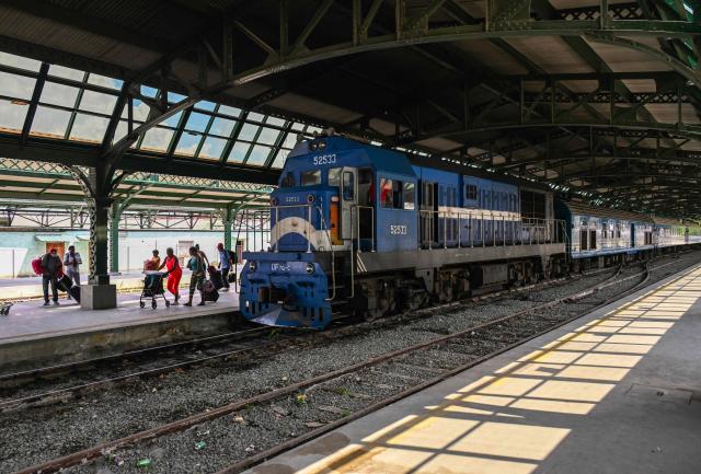 Passengers carry their luggage along a platform at the Ferrocarriles de Cuba Station in Havana on June 16, 2026. New restrictions on interprovincial transport in Cuba come into force on June 18, 2026, with trains running every 16 days, few weekly coaches and a state system for allocating tickets according to criteria of "urgency", amid a severe fuel shortage, under pressure from Washington. (Photo by YAMIL LAGE / AFP)
