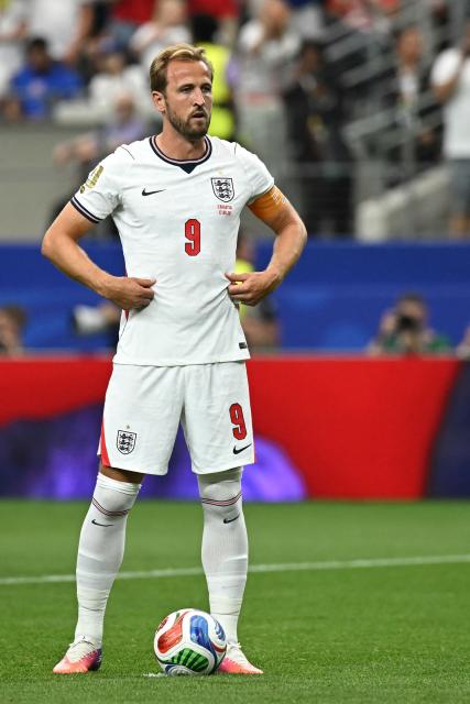 England's forward #09 Harry Kane prepares to retake a penatly kick during the 2026 World Cup Group L football match between England and Croatia at the Dallas Stadium in Arlington on June 17, 2026.  (Photo by Paul ELLIS / AFP)