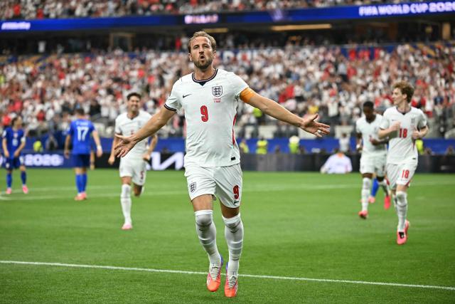 England's forward #09 Harry Kane  celebrates after scoring his team's second goal during the 2026 World Cup Group L football match between England and Croatia at the Dallas Stadium in Arlington on June 17, 2026.  (Photo by Paul ELLIS / AFP)