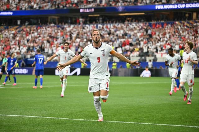 England's forward #09 Harry Kane celebrates after scoring his team's second goal during the 2026 World Cup Group L football match between England and Croatia at the Dallas Stadium in Arlington on June 17, 2026.  (Photo by Paul ELLIS / AFP)