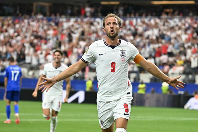 England's forward #09 Harry Kane  celebrates after scoring his team's second goal during the 2026 World Cup Group L football match between England and Croatia at the Dallas Stadium in Arlington on June 17, 2026.  (Photo by Paul ELLIS / AFP)