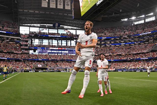 England's forward #09 Harry Kane  celebrates after scoring his team's second goal during the 2026 World Cup Group L football match between England and Croatia at the Dallas Stadium in Arlington on June 17, 2026.  (Photo by Paul ELLIS / AFP)