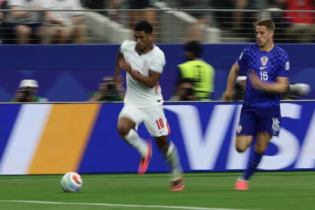 England's midfielder #10 Jude Bellingham (L) fights for the ball with Croatia's midfielder Mario Pasalic during the 2026 World Cup Group L football match between England and Croatia at the Dallas Stadium in Arlington on June 17, 2026.  (Photo by Aric Becker / AFP)