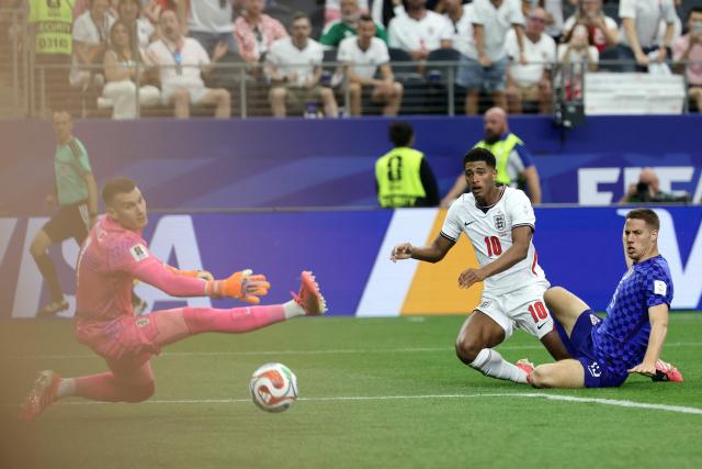 England's midfielder #10 Jude Bellingham (2ndR) scores a goal during the 2026 World Cup Group L football match between England and Croatia at the Dallas Stadium in Arlington on June 17, 2026.  (Photo by Aric Becker / AFP)