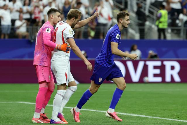 Croatia's goalkeeper #01 Dominik Livakovic (front L) reacts next to England's forward #09 Harry Kane (2ndL) during the 2026 World Cup Group L football match between England and Croatia at the Dallas Stadium in Arlington on June 17, 2026.  (Photo by Aric Becker / AFP)