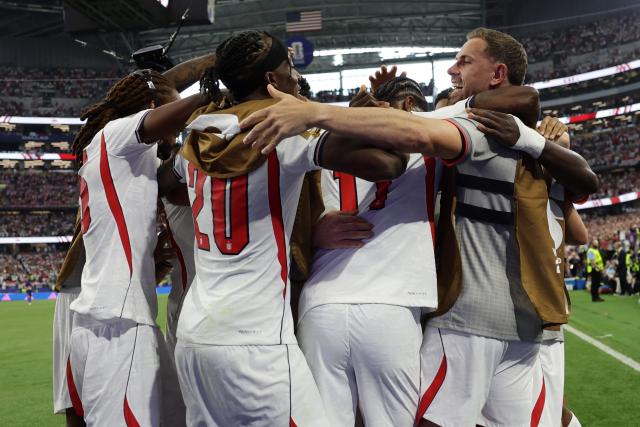 England's players celebrate scoring their team's fourth goal during the 2026 World Cup Group L football match between England and Croatia at the Dallas Stadium in Arlington on June 17, 2026.  (Photo by Aric Becker / AFP)