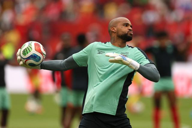 Panama's goalkeeper #01 Luis Mejia warms up ahead of the 2026 World Cup Group L football match between Ghana and Panama at the Toronto Stadium in Toronto on June 17, 2026.  (Photo by Cole Burston / AFP)