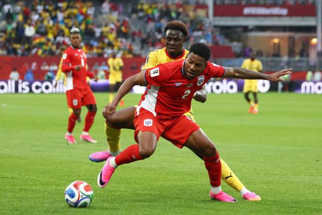 Ghana's defender #26 Marvin Senaya and Panama's defender #02 Cesar Blackman fight for the ball during the 2026 World Cup Group L football match between Ghana and Panama at the Toronto Stadium in Toronto on June 17, 2026.  (Photo by Cole Burston / AFP)