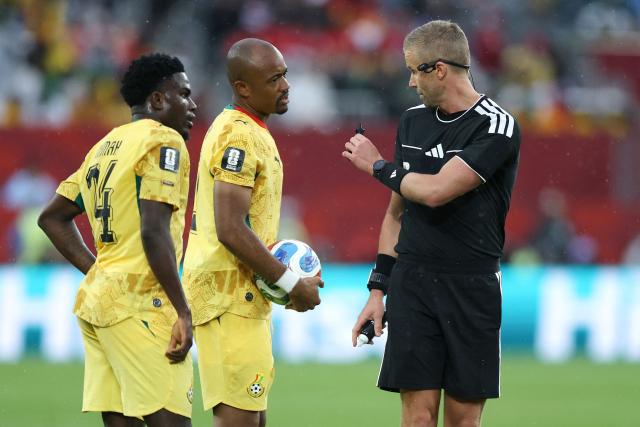 Swedish referee Glenn Nyberg gestures to Ghana's forward #09 Jordan Ayew and midfielder #24 Ernest Nuamah during the 2026 World Cup Group L football match between Ghana and Panama at the Toronto Stadium in Toronto on June 17, 2026.  (Photo by Cole Burston / AFP)