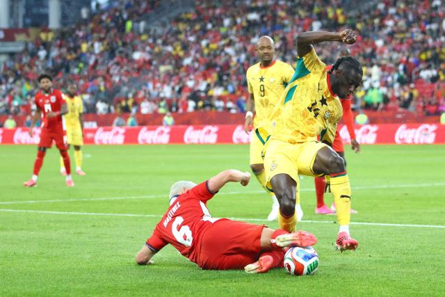 Panama's midfielder #06 Cristian Martinez and Ghana's defender #14 Gideon Mensah fight for the ball during the 2026 World Cup Group L football match between Ghana and Panama at the Toronto Stadium in Toronto on June 17, 2026.  (Photo by Cole Burston / AFP)
