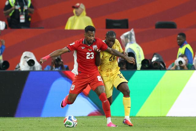 Panama's defender #23 Michael Amir Murillo and Ghana's forward #22 Kamal Deen Sulemana fight for the ball during the 2026 World Cup Group L football match between Ghana and Panama at the Toronto Stadium in Toronto on June 17, 2026.  (Photo by Cole Burston / AFP)