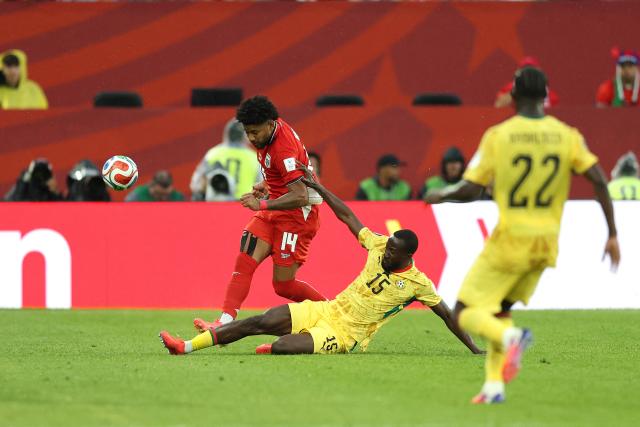 Panama's midfielder #14 Carlos Harvey and Ghana's midfielder #15 Elisha Owusu fight for the ball during the 2026 World Cup Group L football match between Ghana and Panama at the Toronto Stadium in Toronto on June 17, 2026.  (Photo by Cole Burston / AFP)