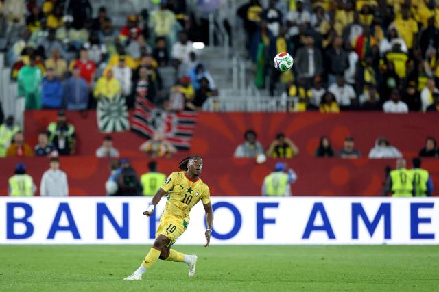 Ghana's midfielder #10 Brandon Thomas-Asante eyes the ball during the 2026 World Cup Group L football match between Ghana and Panama at the Toronto Stadium in Toronto on June 17, 2026.  (Photo by Cole Burston / AFP)